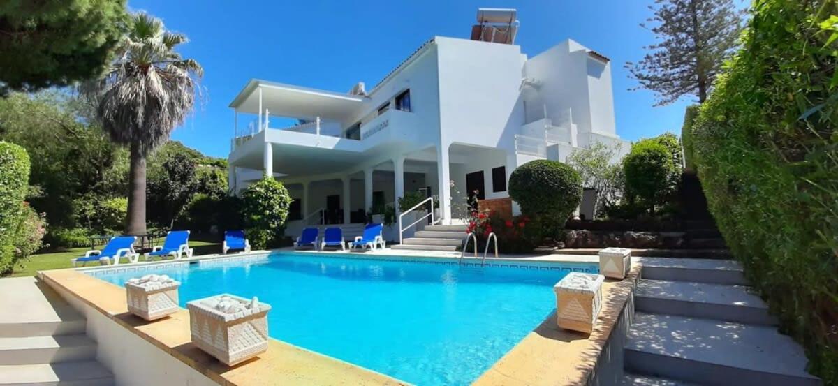 Villa Hibiscus, Great Location In Vilamoura, Lush Green Lawns And Garden Quarteira Exterior photo